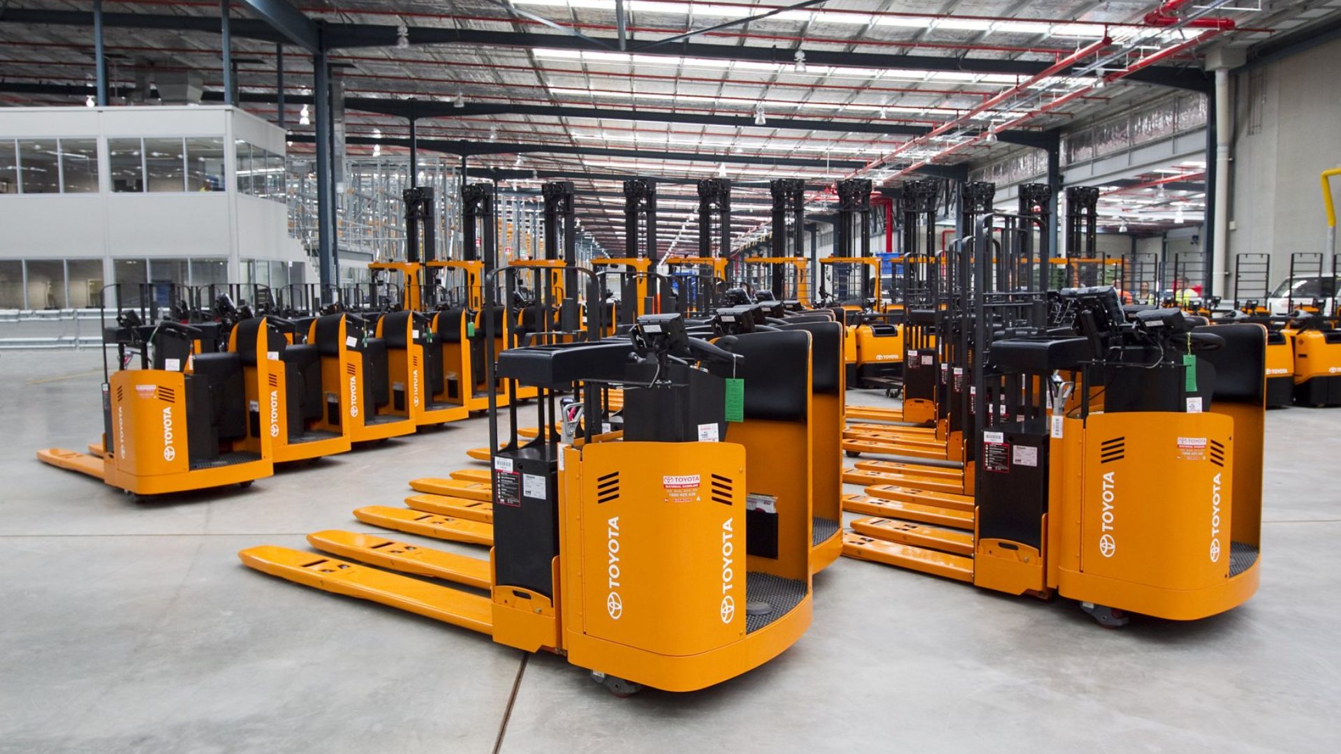 What are the Advantages of Material Handling Equipment Rental 