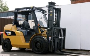 Importance of Regular Fluid Checks in Forklift Transmission Health
